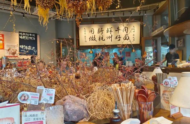 排队上百桌,复购率超40%,现象级神店椿芽的“讲究”法则(4) 排队上百桌,复购率超40%,现象级神店椿芽的“讲究”法则(4)