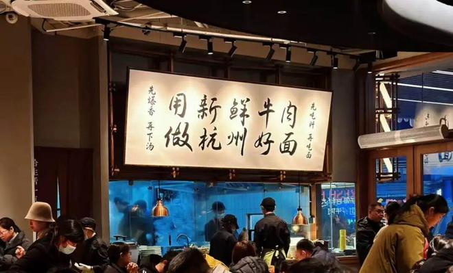 排队上百桌,复购率超40%,现象级神店椿芽的“讲究”法则(8) 排队上百桌,复购率超40%,现象级神店椿芽的“讲究”法则(8)