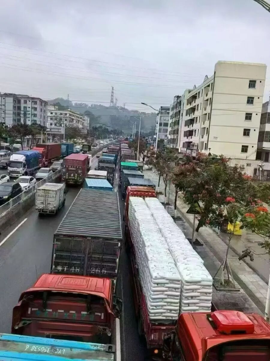 原材料一周涨价40% 仓库爆仓 周边大堵车!直击中东战火下的塑料市场(3) 原材料一周涨价40% 仓库爆仓 周边大堵车!直击中东战火下的塑料市场(3)