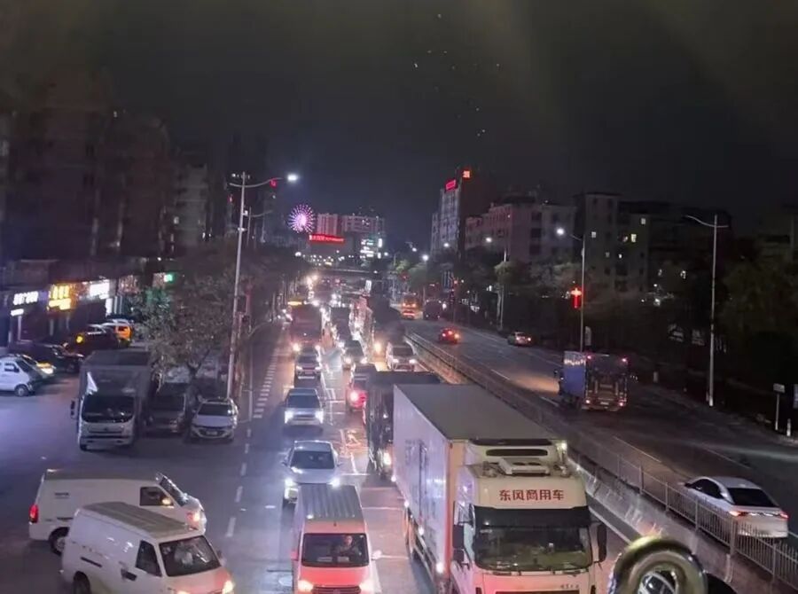 原材料一周涨价40% 仓库爆仓 周边大堵车!直击中东战火下的塑料市场(2) 原材料一周涨价40% 仓库爆仓 周边大堵车!直击中东战火下的塑料市场(2)